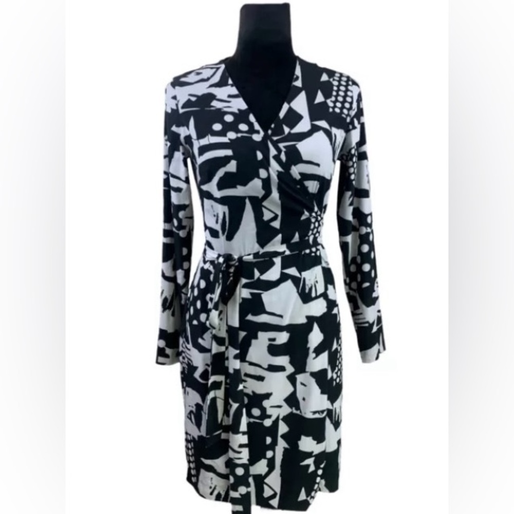 ARMANI EXCHANGE Unique Abstract Patten Black and White Wrap Midi Dress Size 2